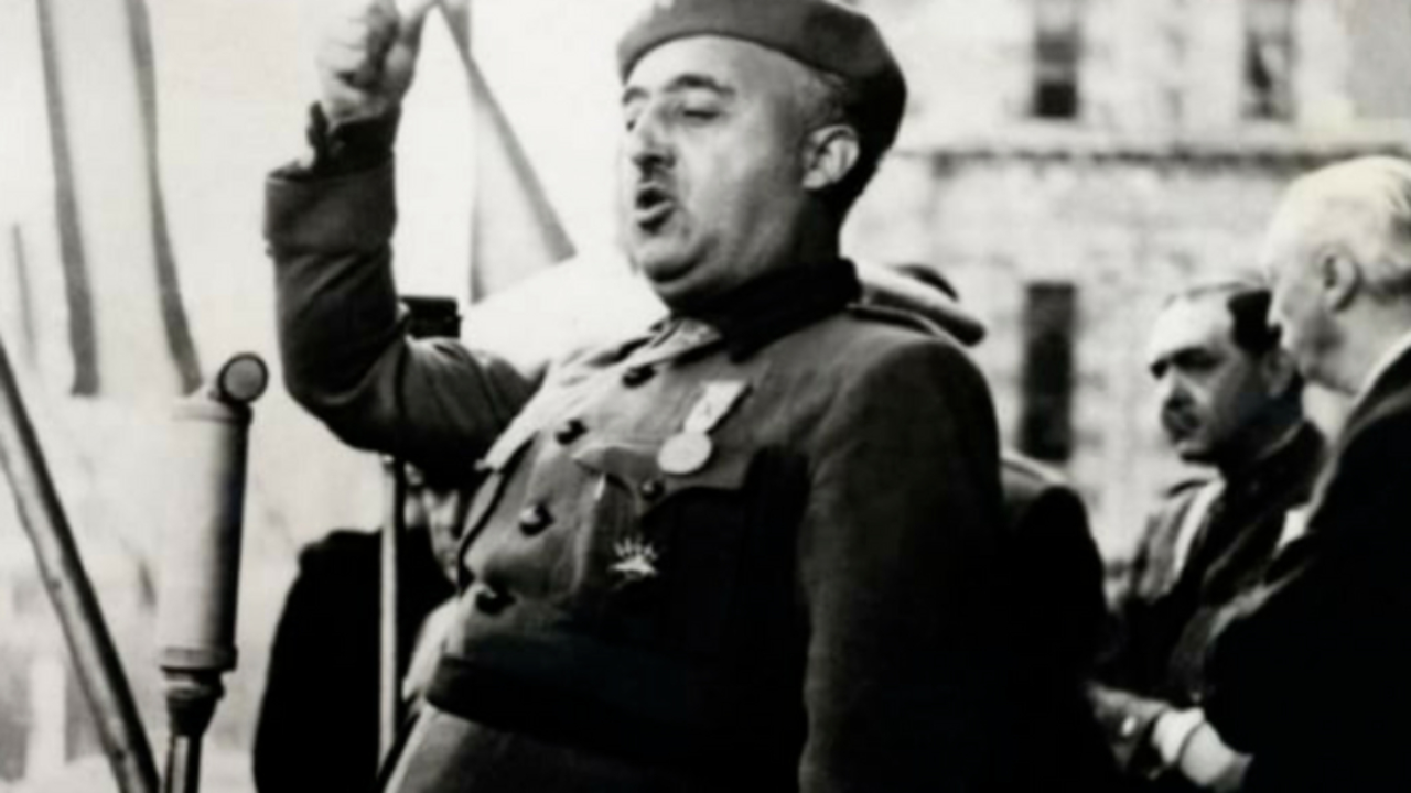 Francisco Franco, dictador. / RR SS.