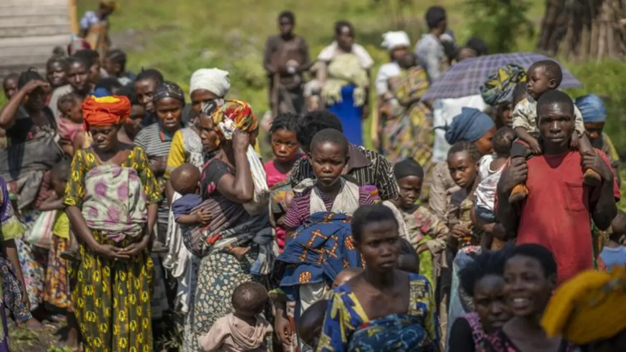 Madres desplazadas y mujeres embarazadas buscan ayuda del PMA en un campo de refugiados de Kivu Norte, en el este de la Rep&uacute;blica Democr&aacute;tica del Congo. / PMA.