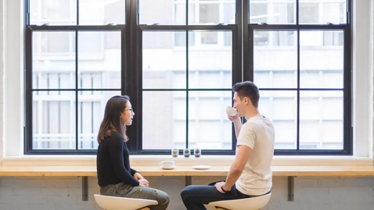 Dos personas en un caf&eacute;. / Pixabay.
