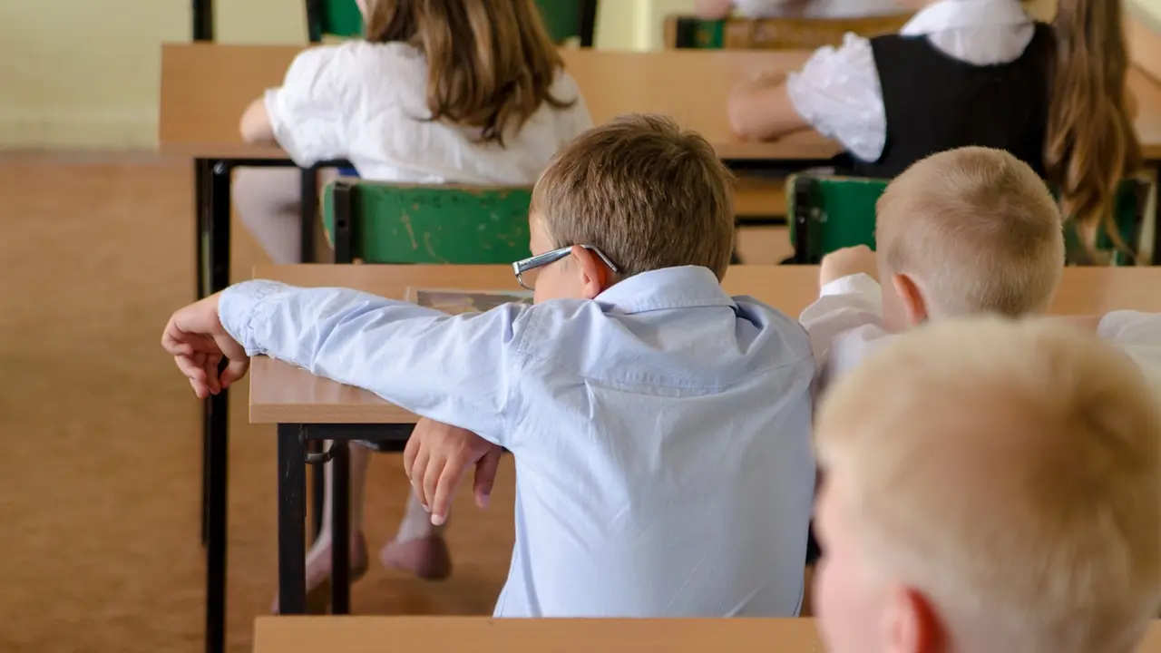 Ni&ntilde;os en una escuela. / RR SS.