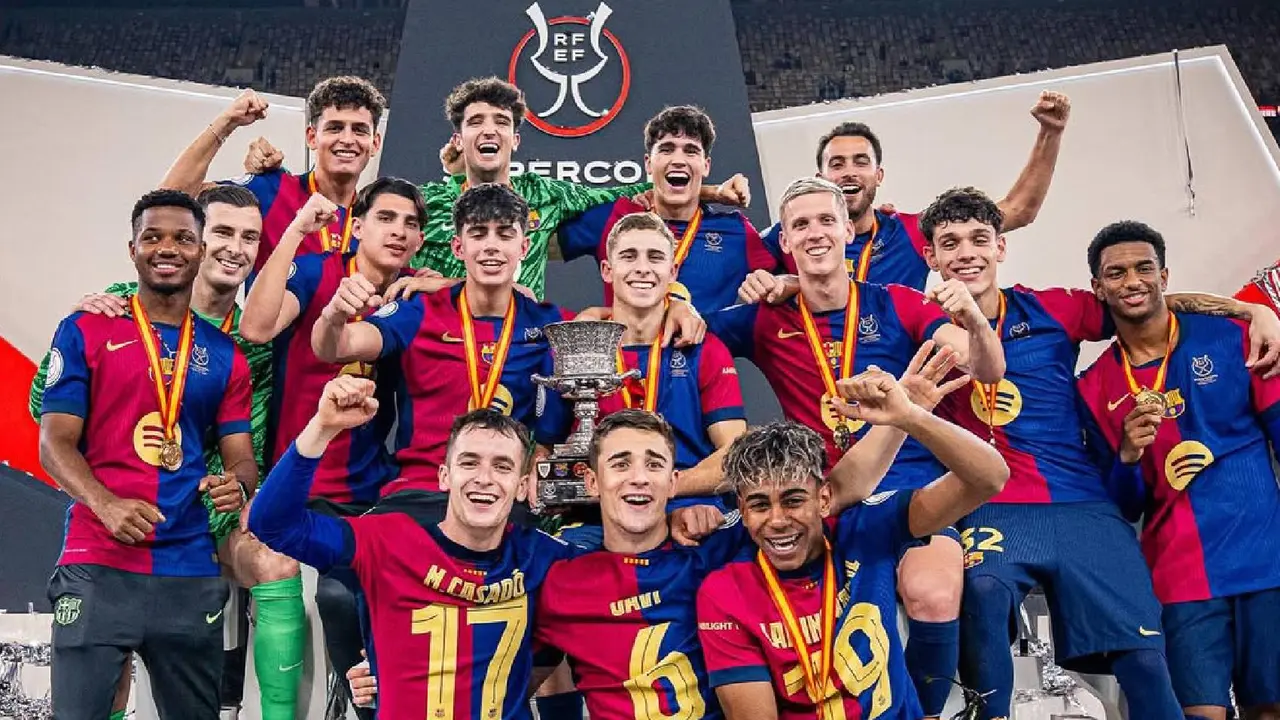 Los futbolistas del Bar&ccedil;a celebrando el t&iacute;tulo de la Supercopa de Espa&ntilde;a. /   Instagram: hectorfort_