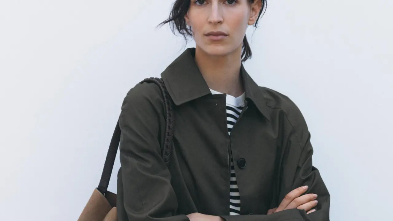 Trench coat de Zara, screenshot página web oficial.