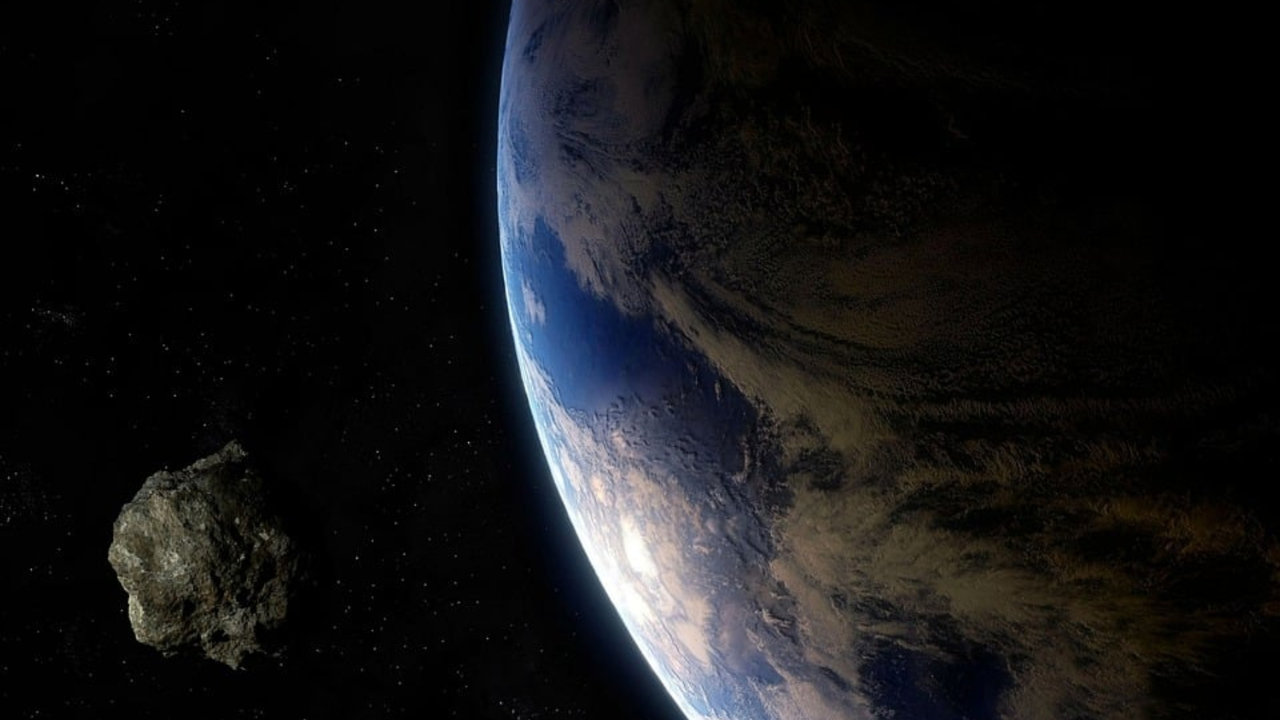 Un asteroide aproxim&aacute;ndose a la Tierra. / Pixabay