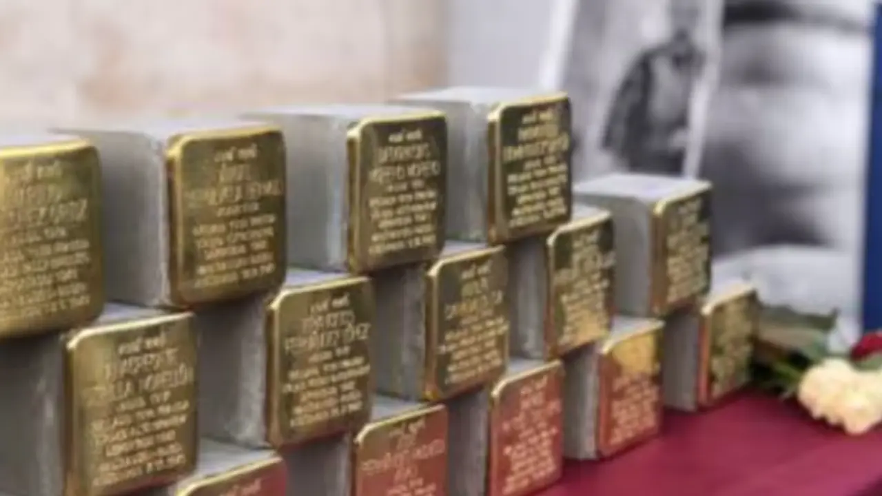 Stolpersteine en Zalaeta, en honor a Clemente Juan de la Cruz García. / Cadena Ser