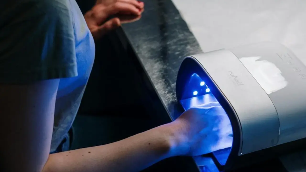 Lámpara LED secadora de uñas. 