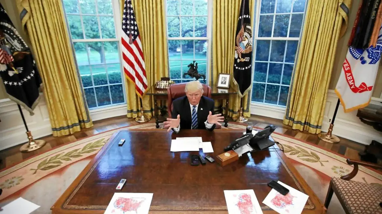 Donald Trump en el despacho oval. / RR SS.