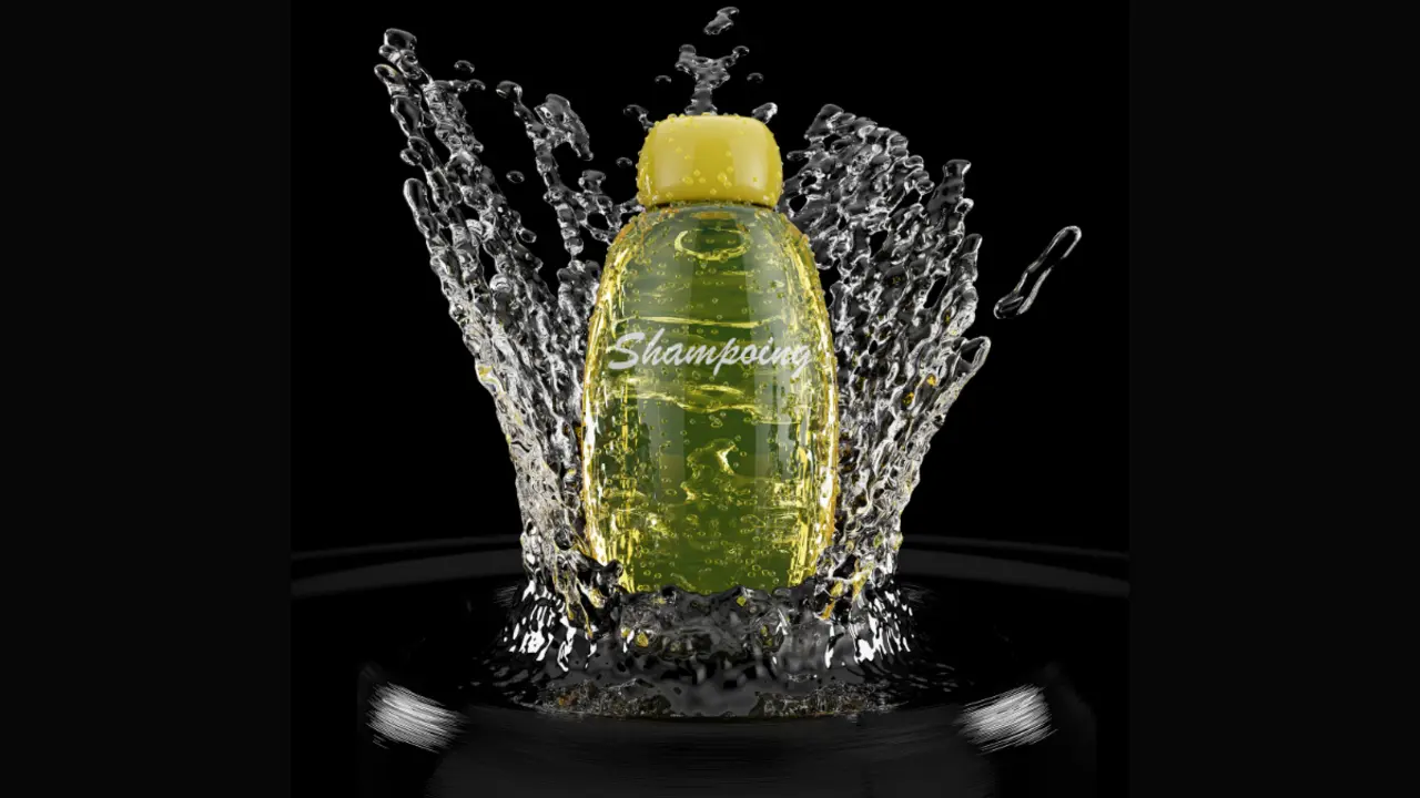 Envase de champú con ingresientes naturales, rodeado de agua. 