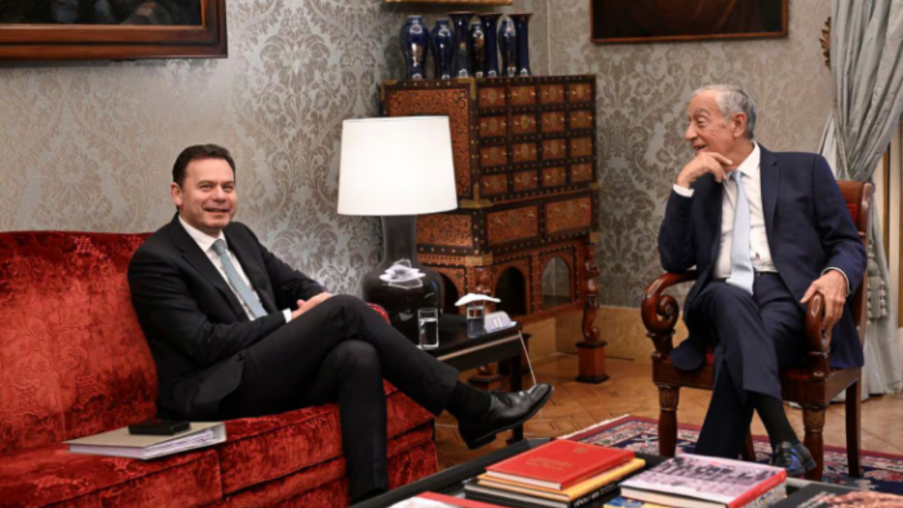 Lu&iacute;s Montenegro, l&iacute;der del PSD y el presidente de Portugal, Marcelo Rebelo de Sousa. / RR.SS