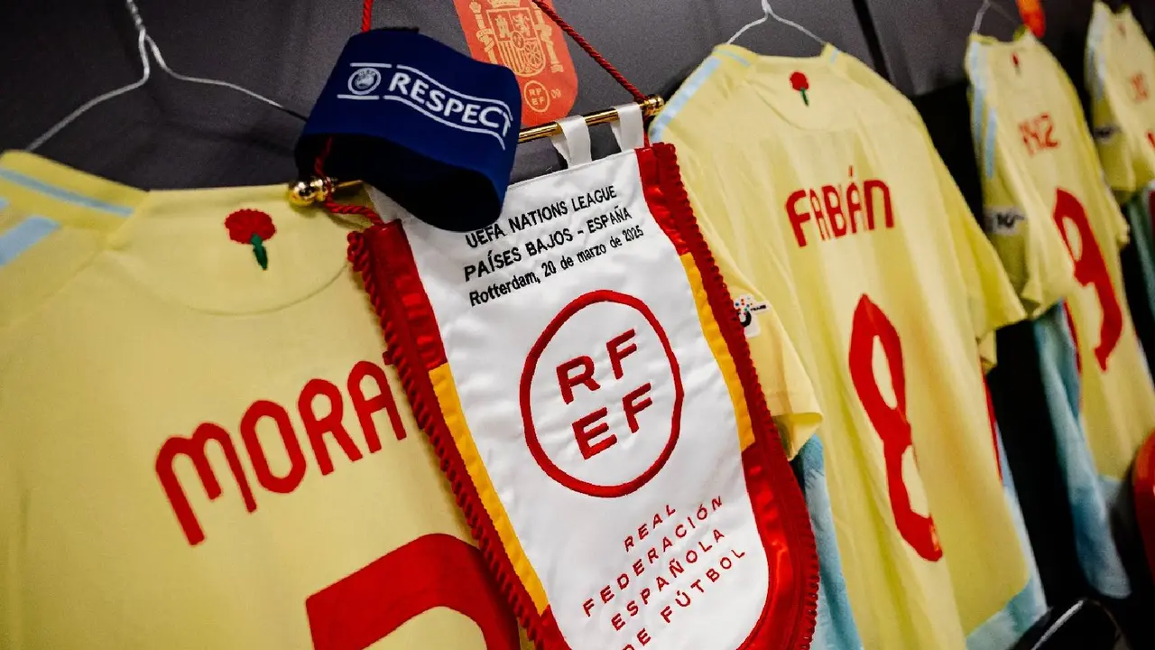 Uniforme de la selecci&oacute;n espa&ntilde;ola. / @SEFutbol