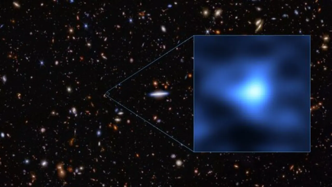 Imagen que muestra la ubicaci&oacute;n de la galaxia JADES-GS-z14-0, un punto extremadamente peque&ntilde;o en la constelaci&oacute;n de Fornax. /ESO - Atacama Large Millimeter/submillimeter Array (ALMA).