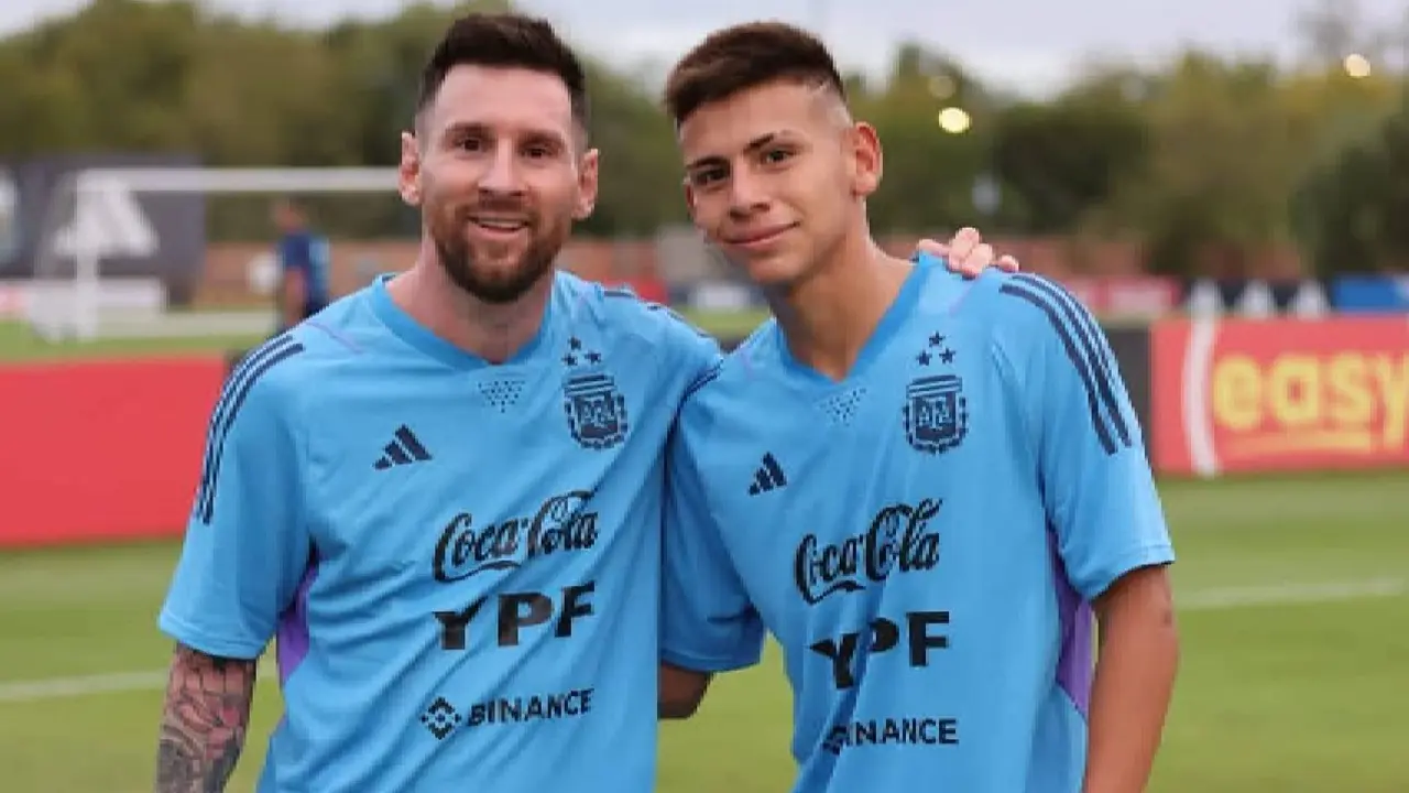Lionel Messi y Claudio Echeverri. /   Instagram: claudioecheverri_