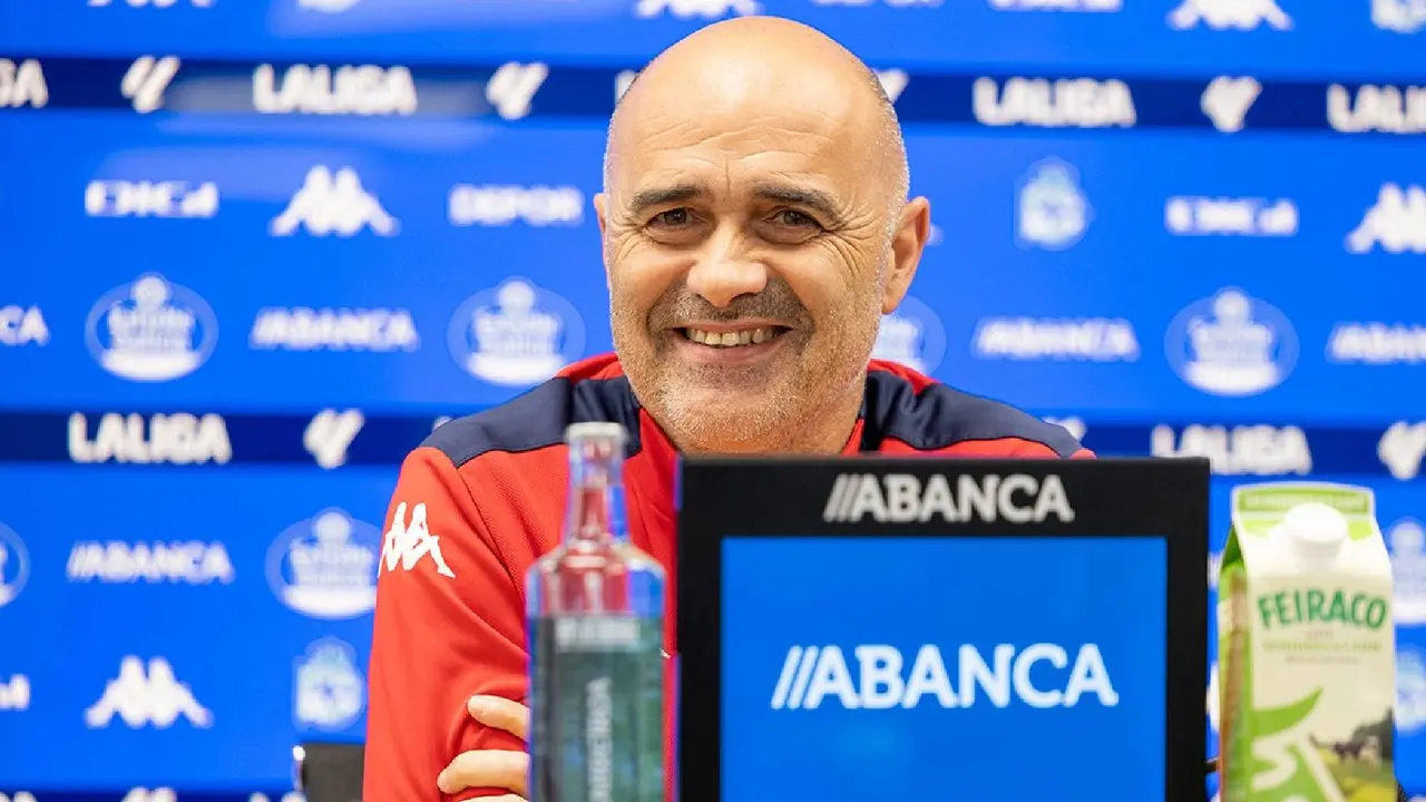 &Oacute;scar Gilsanz, entrenador del Deportivo. /   www.rcdeportivo.es