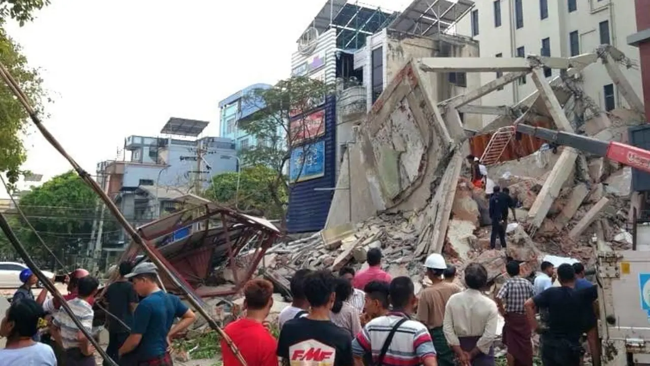 Rescatistas buscan sobrevivientes entre los escombros tras el terremoto en Myanmar. / Unicef Myanmar