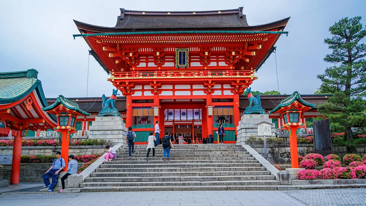 fushimi-inari-taisha-shrine-1612656_1280