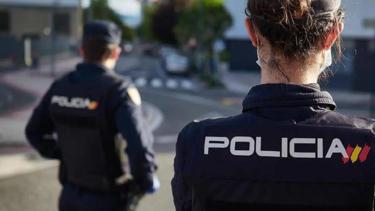 Agentes de la Polic&iacute;a Nacional. / RR SS.