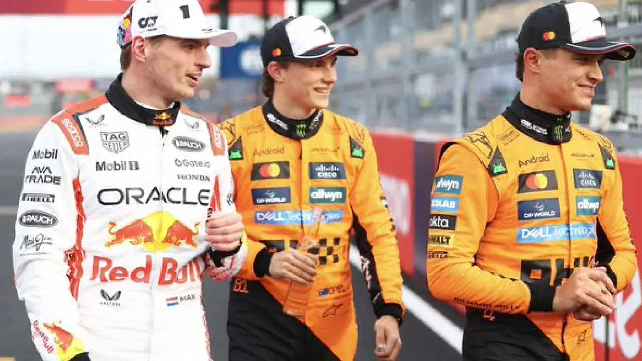 Verstappen, Piastri y Norris, pilotos de la F1. /  @redbullracing