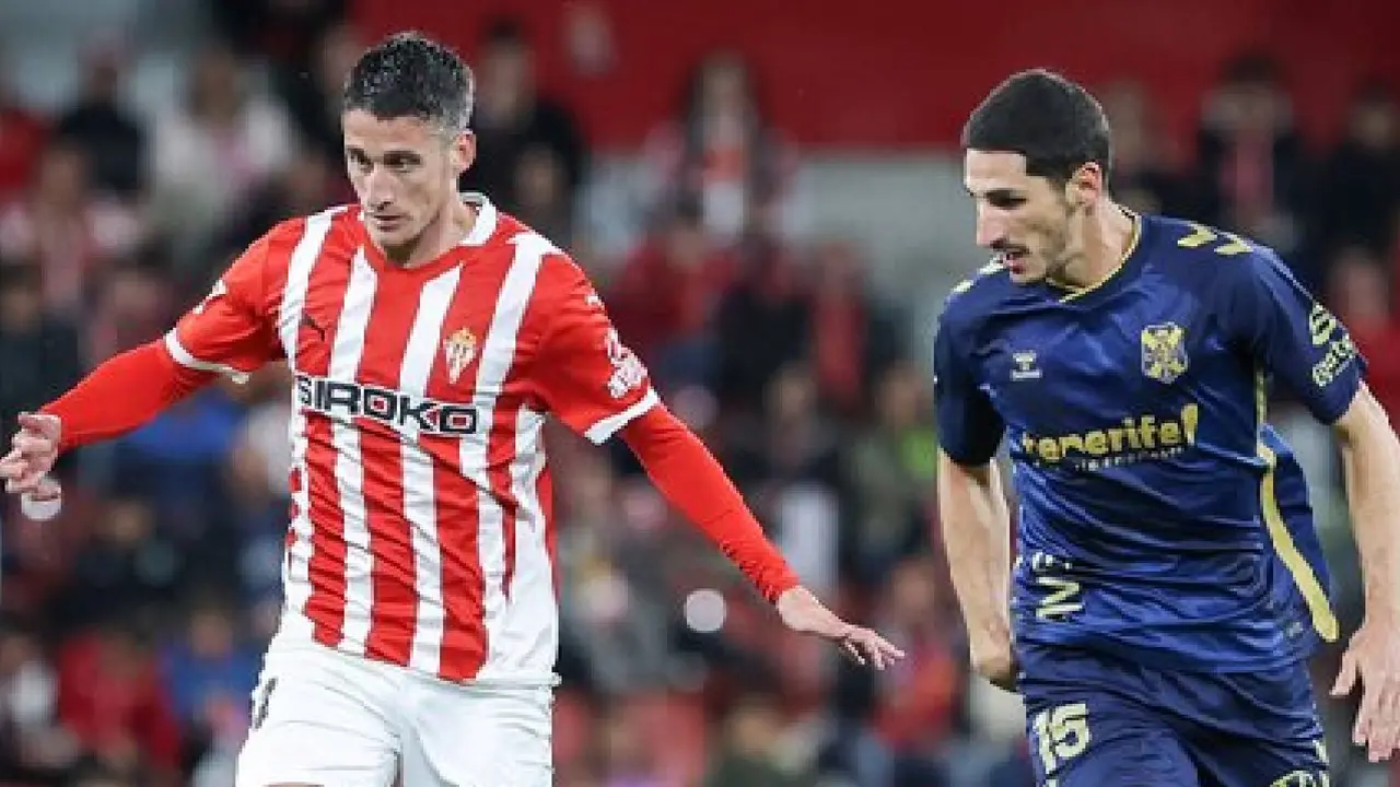 Una imagen del partido entre el Sporting y el Tenerife en El Molin&oacute;n. /  @realsporting