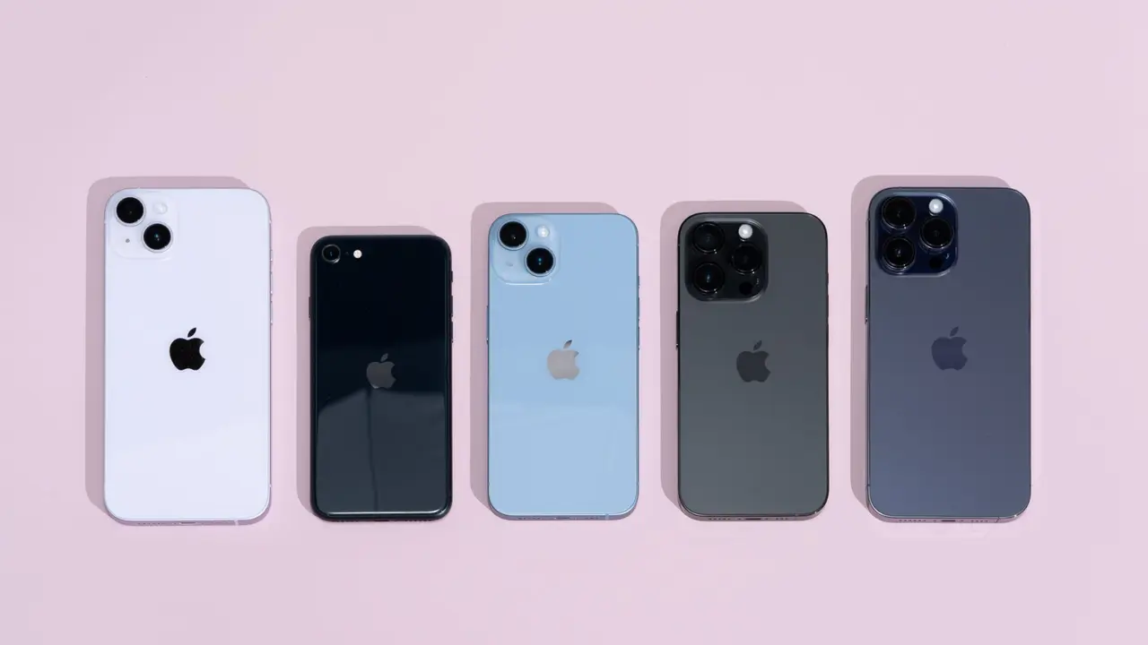 Tel&eacute;fonos iPhone. / RR SS.