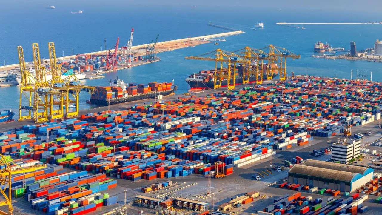 Vista de la terminal de contenedores del Puerto de Barcelona. / RR. SS.