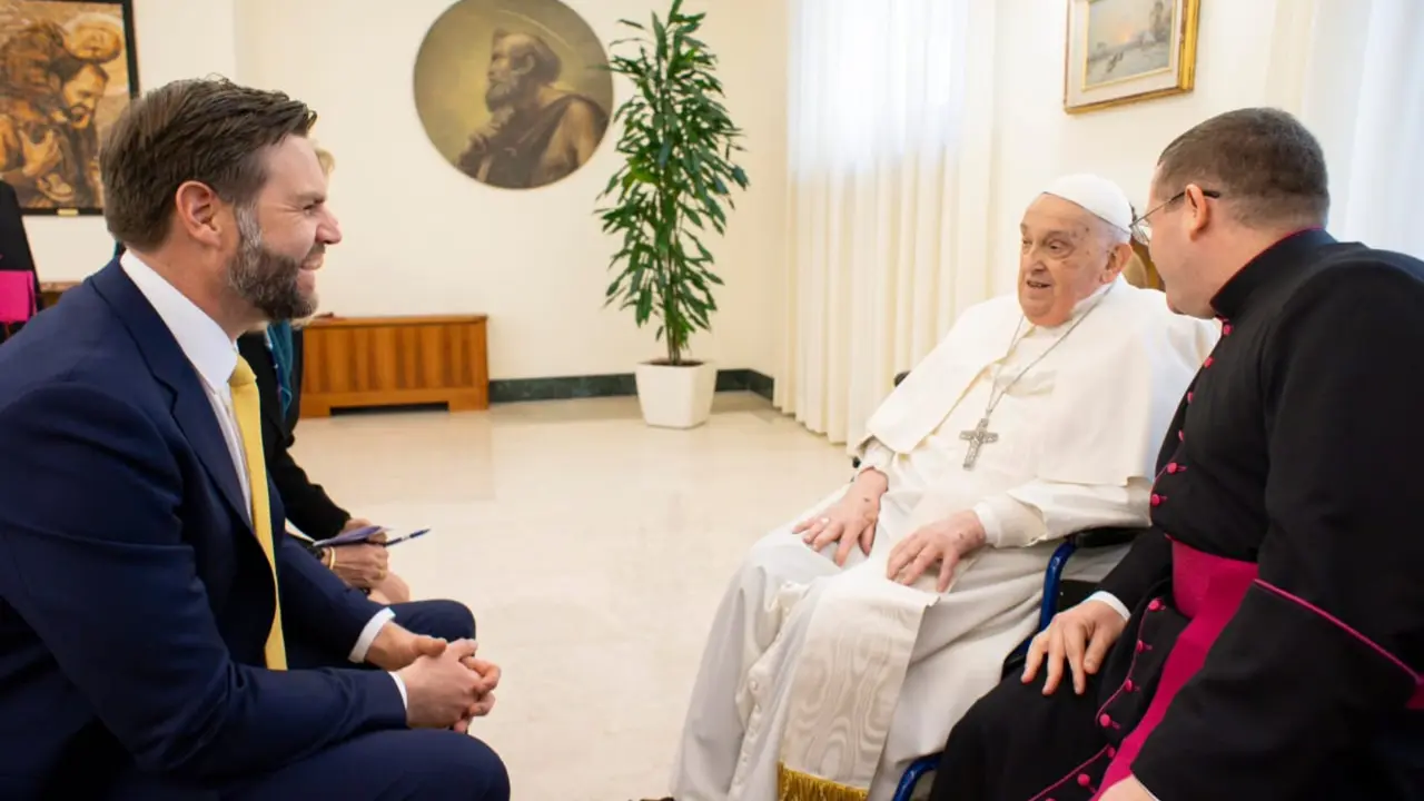 El vicepresidente de EE UU, J.D. Vance y el papa Francisco. / @VP