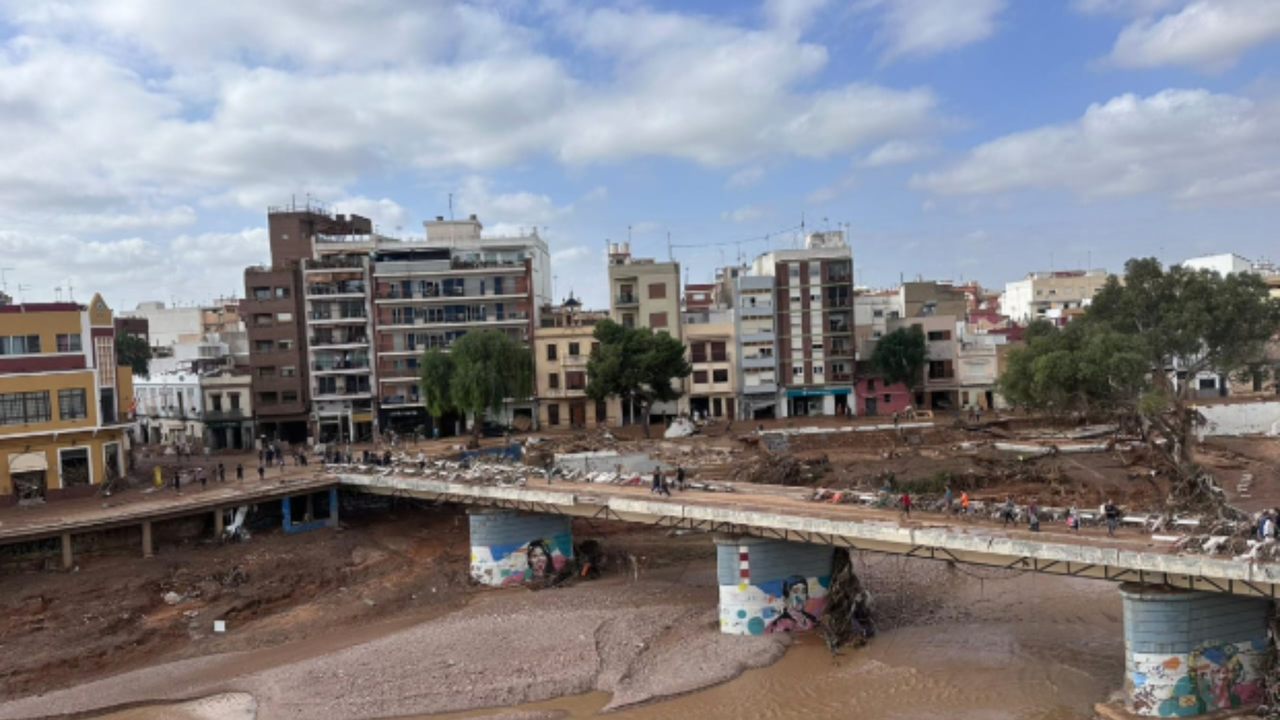 Puente tras el paso de la dana en Paiporta, en Valencia. / @VOX_Paiporta