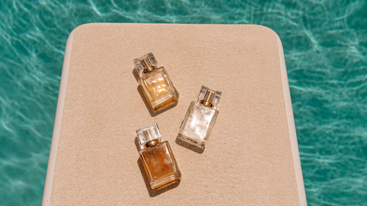 Autobronceador líquido en piscina.