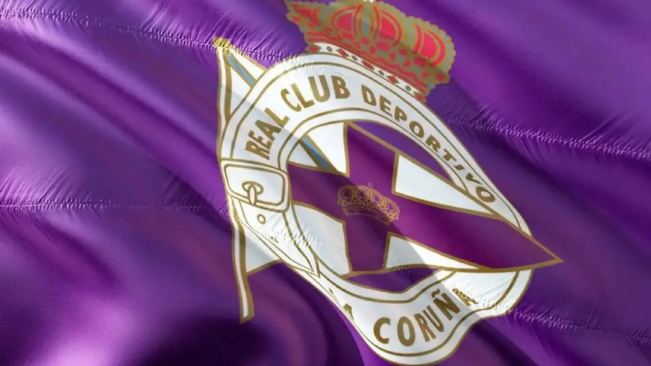 Una bandera con el escudo del Deportivo de La Coru&ntilde;a. / Pixabay