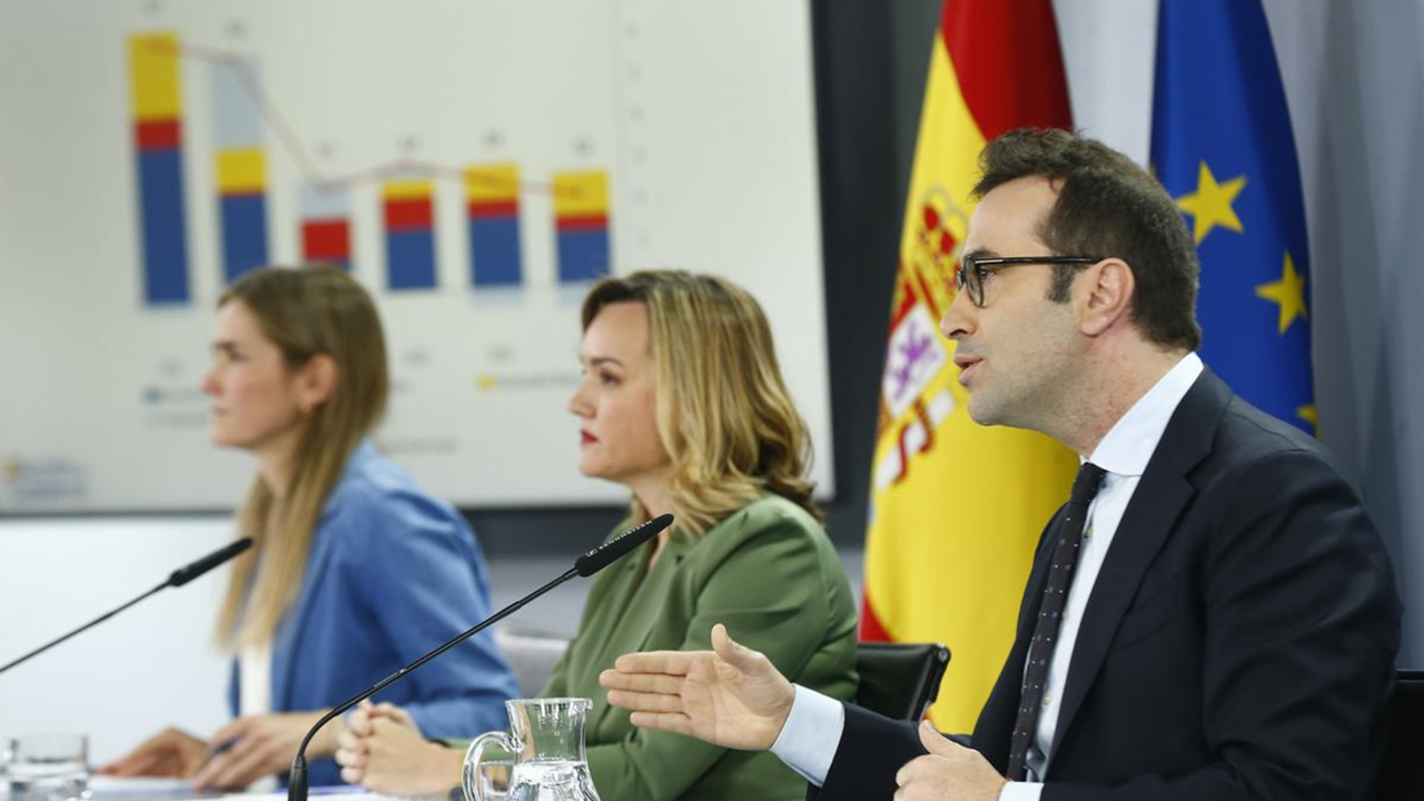 Sara Aagesen, ministra de Transici&oacute;n Ecol&oacute;gica; Pilar Alegr&iacute;a, ministra de Educaci&oacute;n y Carlos Cuerpo, ministro de Econom&iacute;a. / La Moncloa