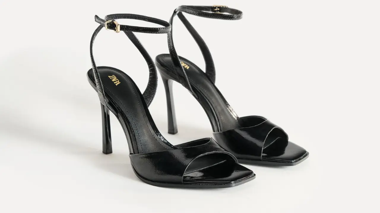 Zapatillas negras de taco alto, Zara.com.