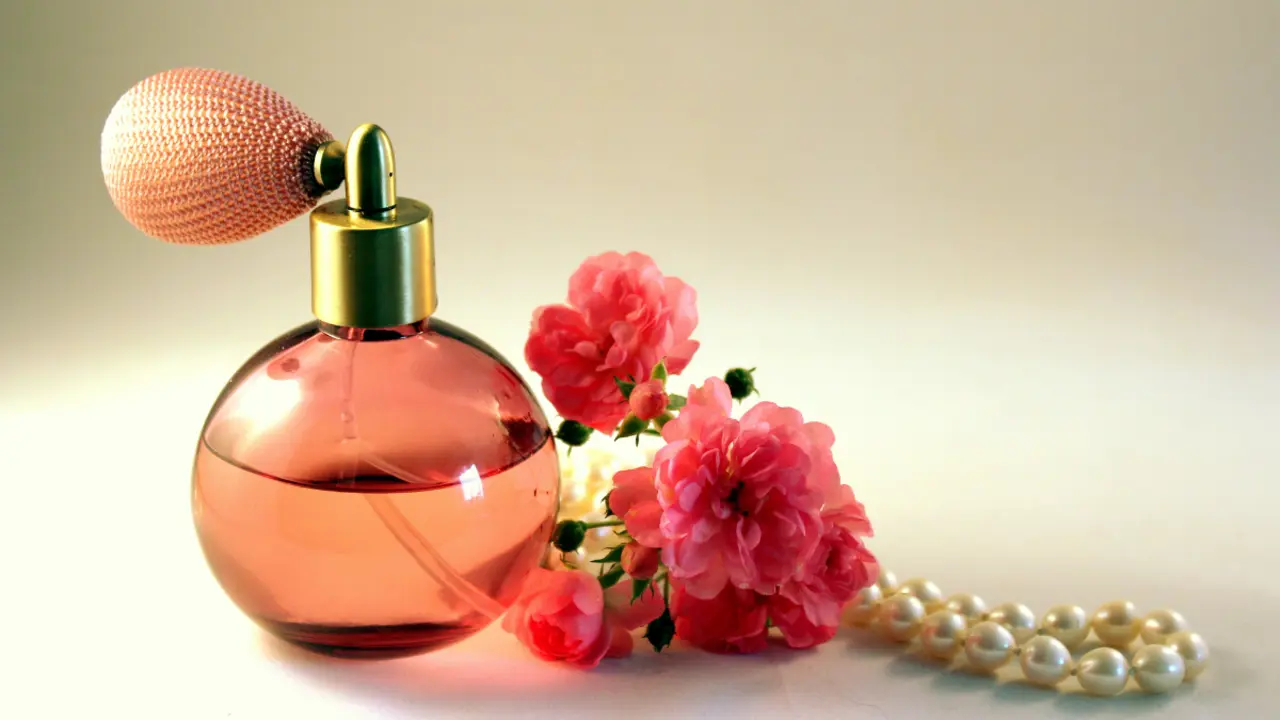 Perfume flora con notas cítricas.