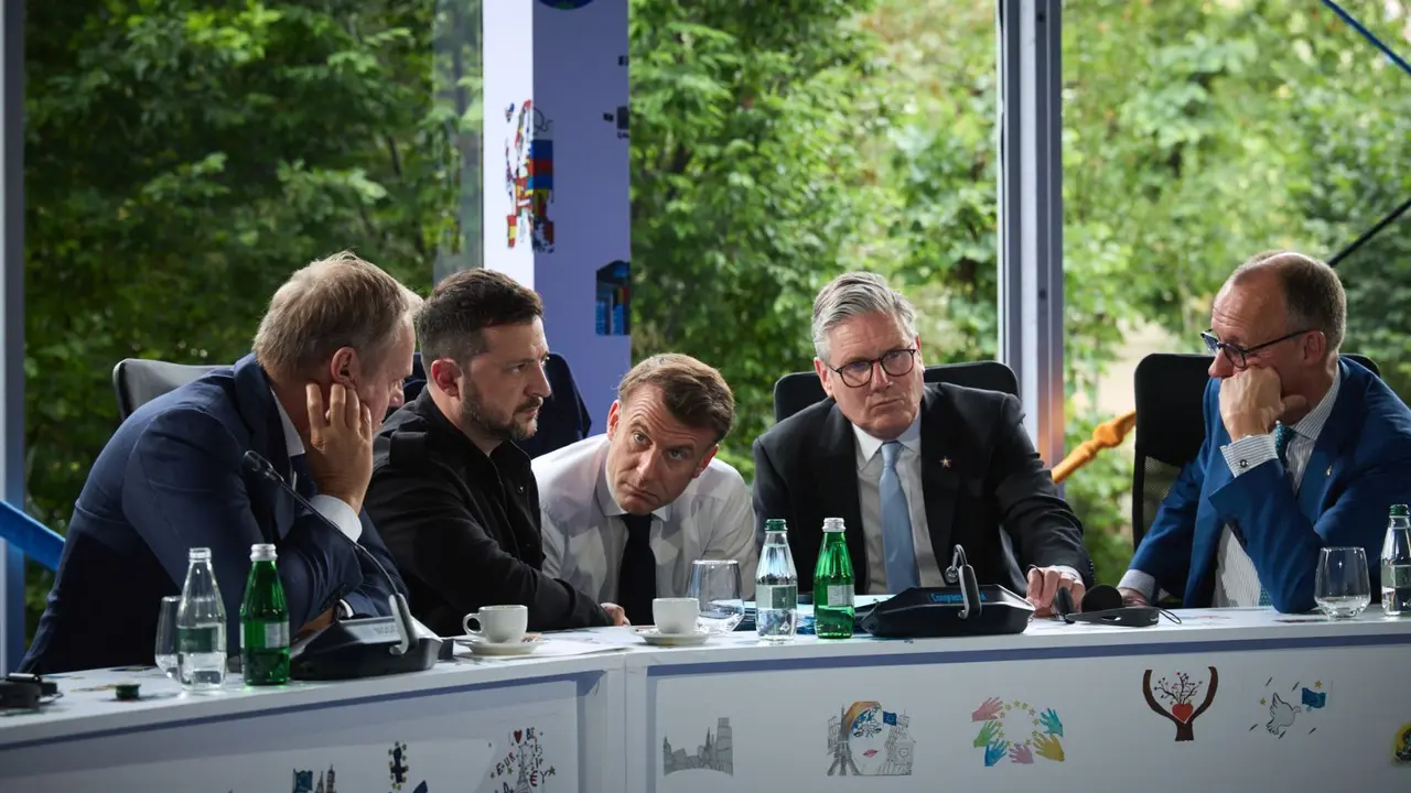 Donald Tusk, Volod&iacute;mir Zelenski, Keir Starmer, Emmanuel Macron y Friedrich Merz hablan por tel&eacute;fono con Donald Trump. / @ZelenskyyUa.