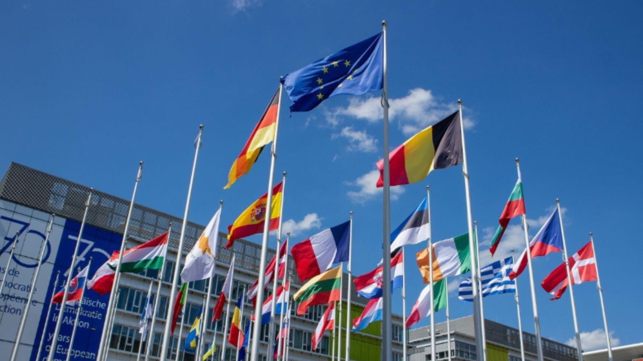 Banderas de la Uni&oacute;n Europea. / Pexels.