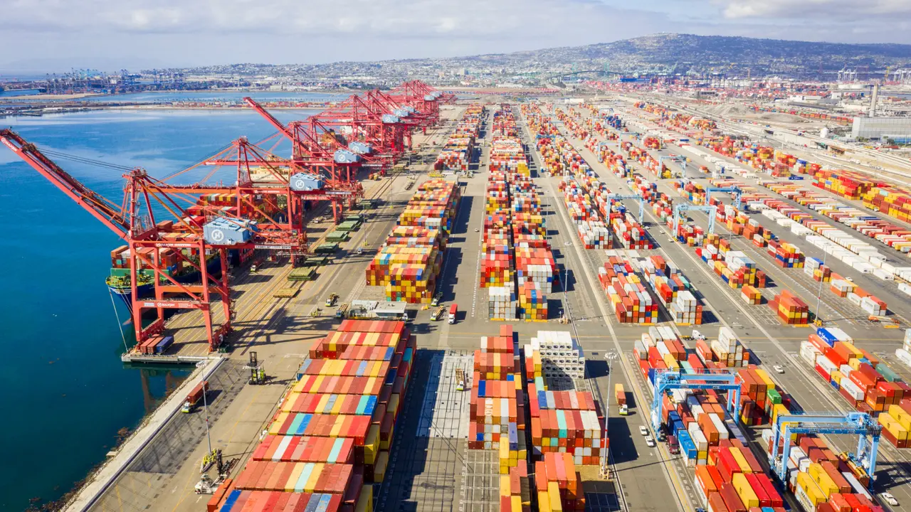 Puerto de California, Estados Unidos. / RR. SS.