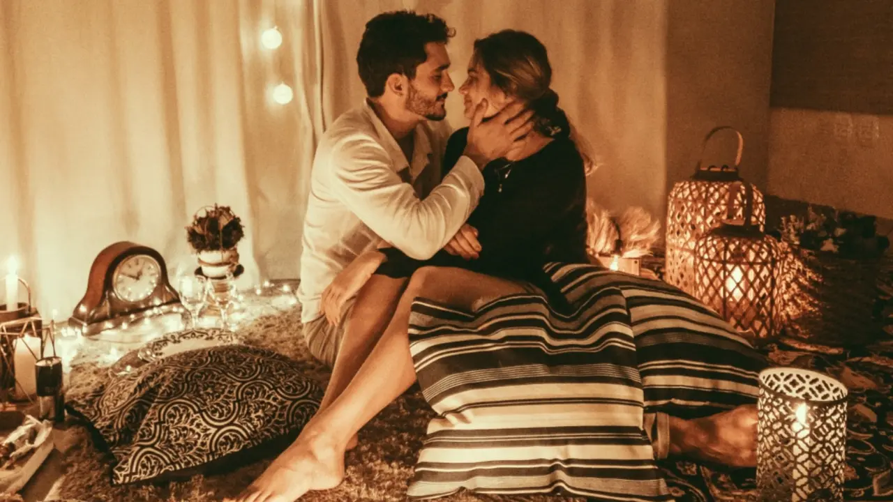 Una pareja en una cita. / RR. SS.