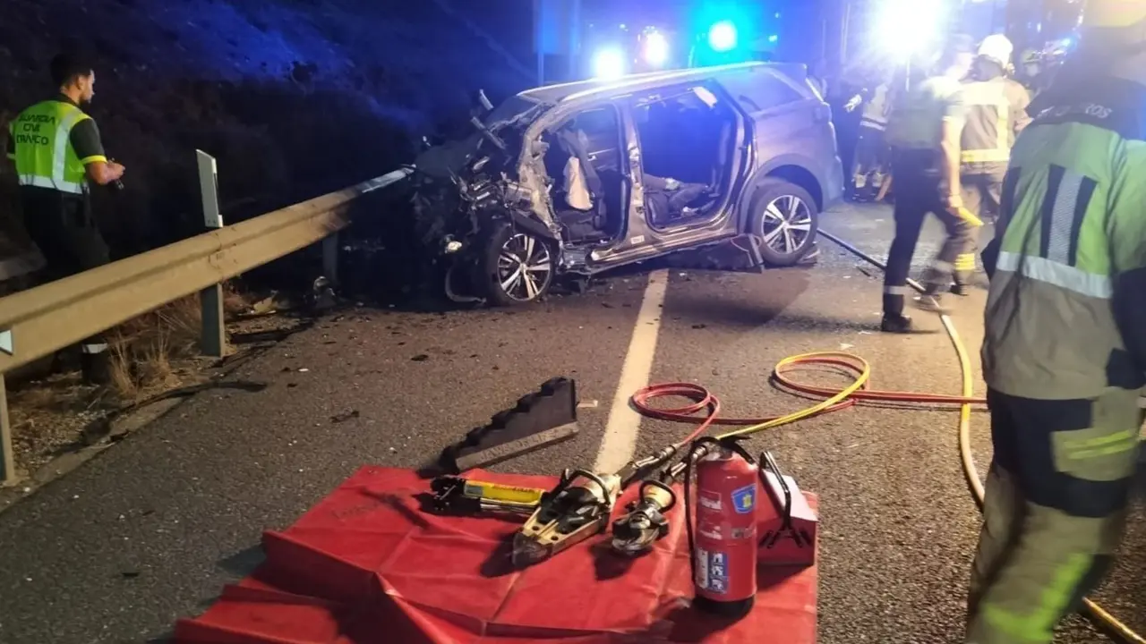 Colisi&oacute;n brutal en una salida de la AP-7. /@seguridad_mlg.