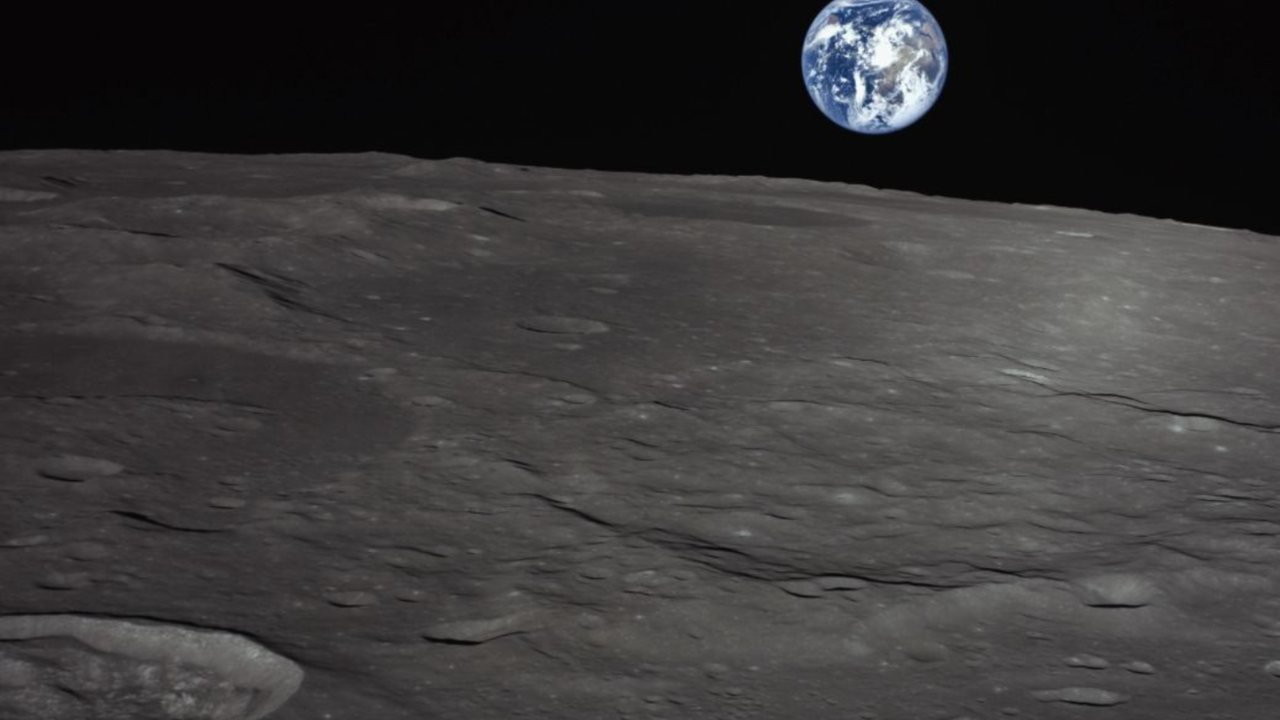 Vista de la Tierra desde la superficie de la Luna. / ispace