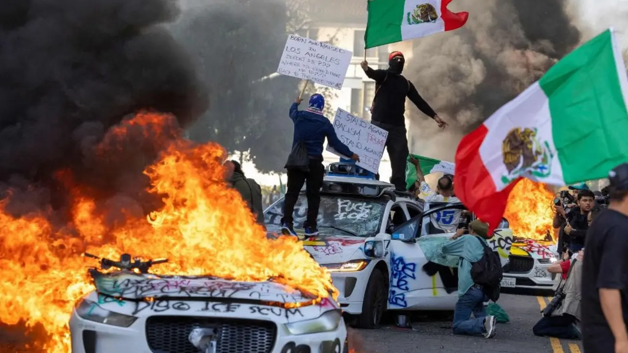 Protestas en Los &Aacute;ngeles. / @nicksortor.