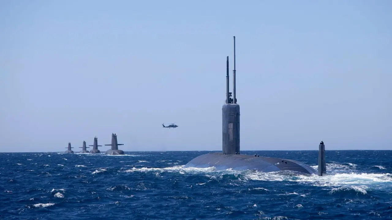 El submarino USS Santa Fe de EE UU se une a los ejercicios de los HMAS Collins de Australia. / Royal Australian Navy