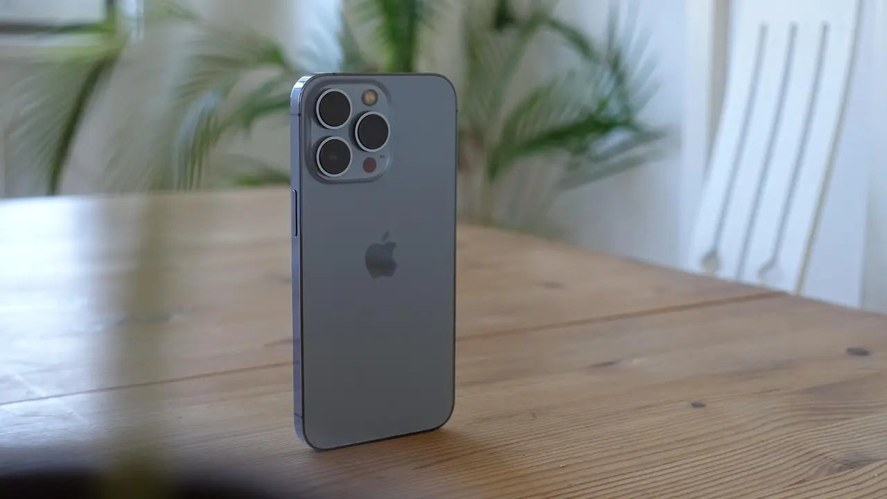 iphone-13-6655518_1280