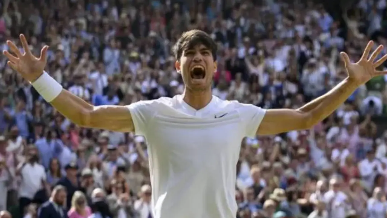 Carlos Alcaraz celebrando su triunfo en Wimbledon 2024. /  @wimbledon