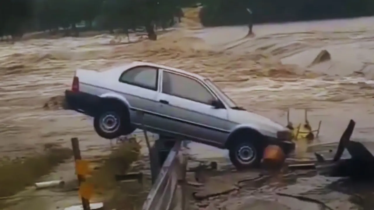 Caos causado por las lluvias en Texas. / X.