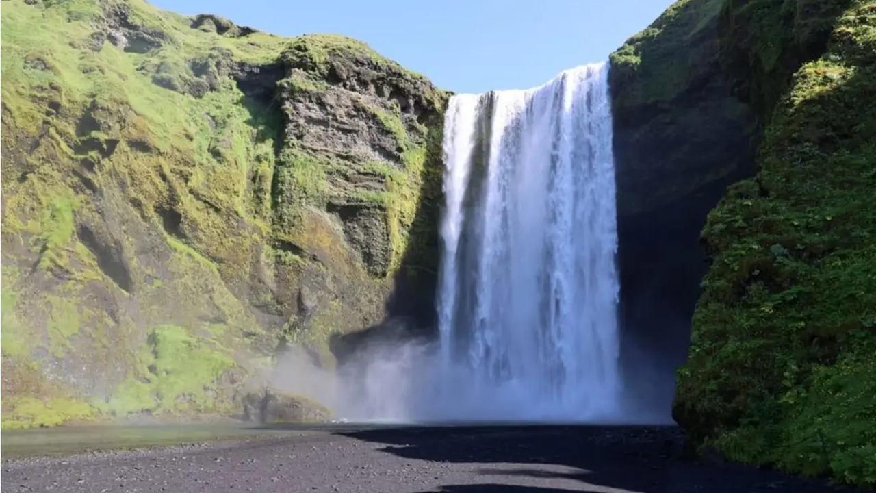 Una cascada en Islandia. / Mundiario.