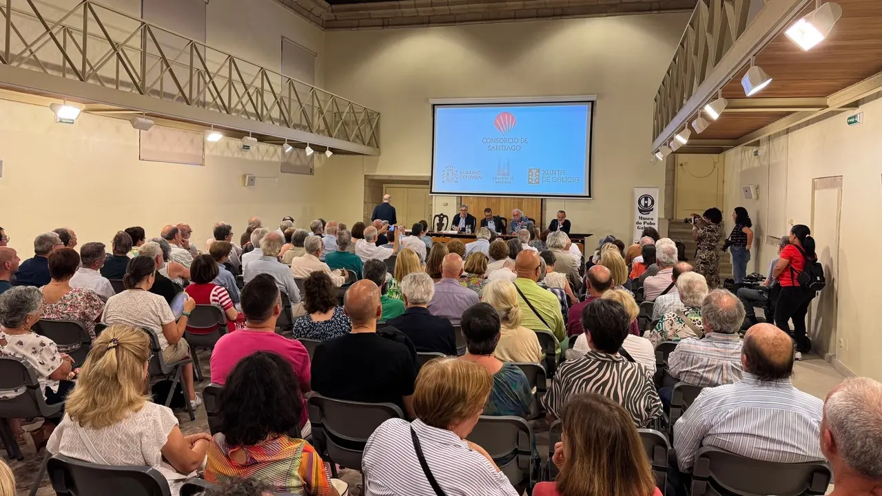 El Museo do Pobo Galego acogi&oacute; la presentaci&oacute;n del libro Domingo de Andrade. Continuidad y transformaci&oacute;n de un enclave compostelano, una obra del arquitecto Celestino Garc&iacute;a Bra&ntilde;a. / Mundiario