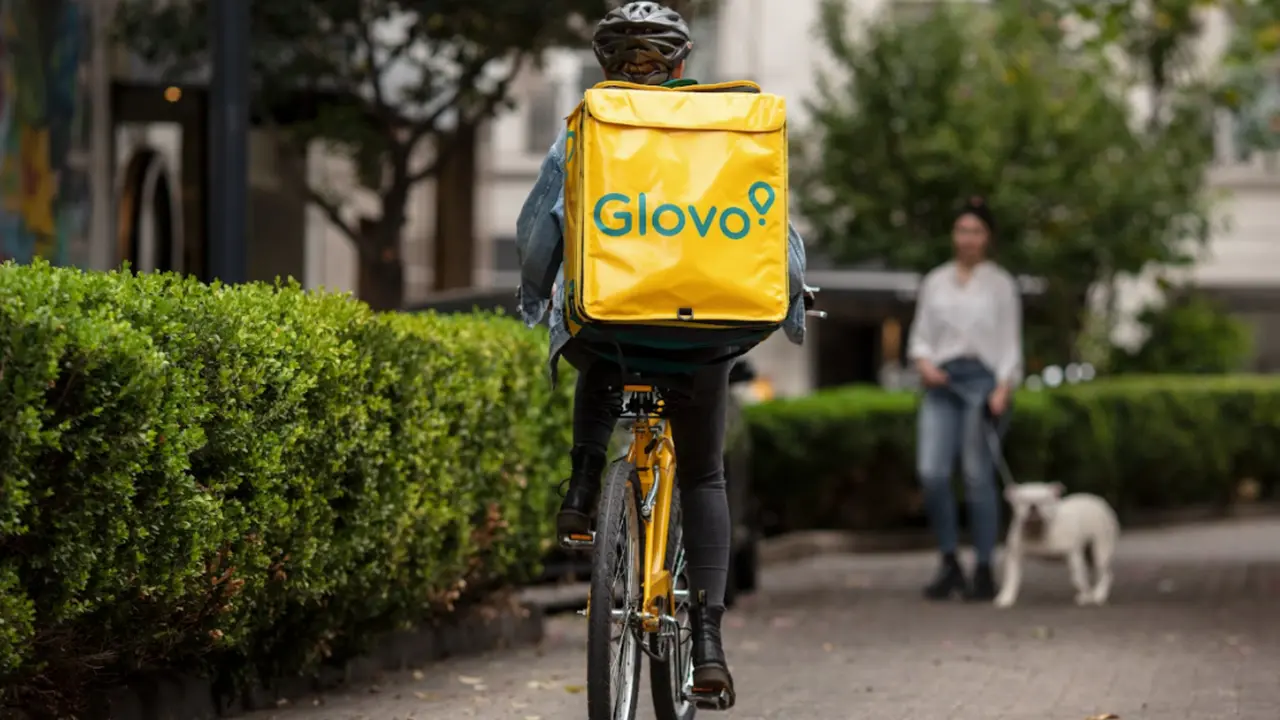 Una repartidora de Glovo. / RR. SS.
