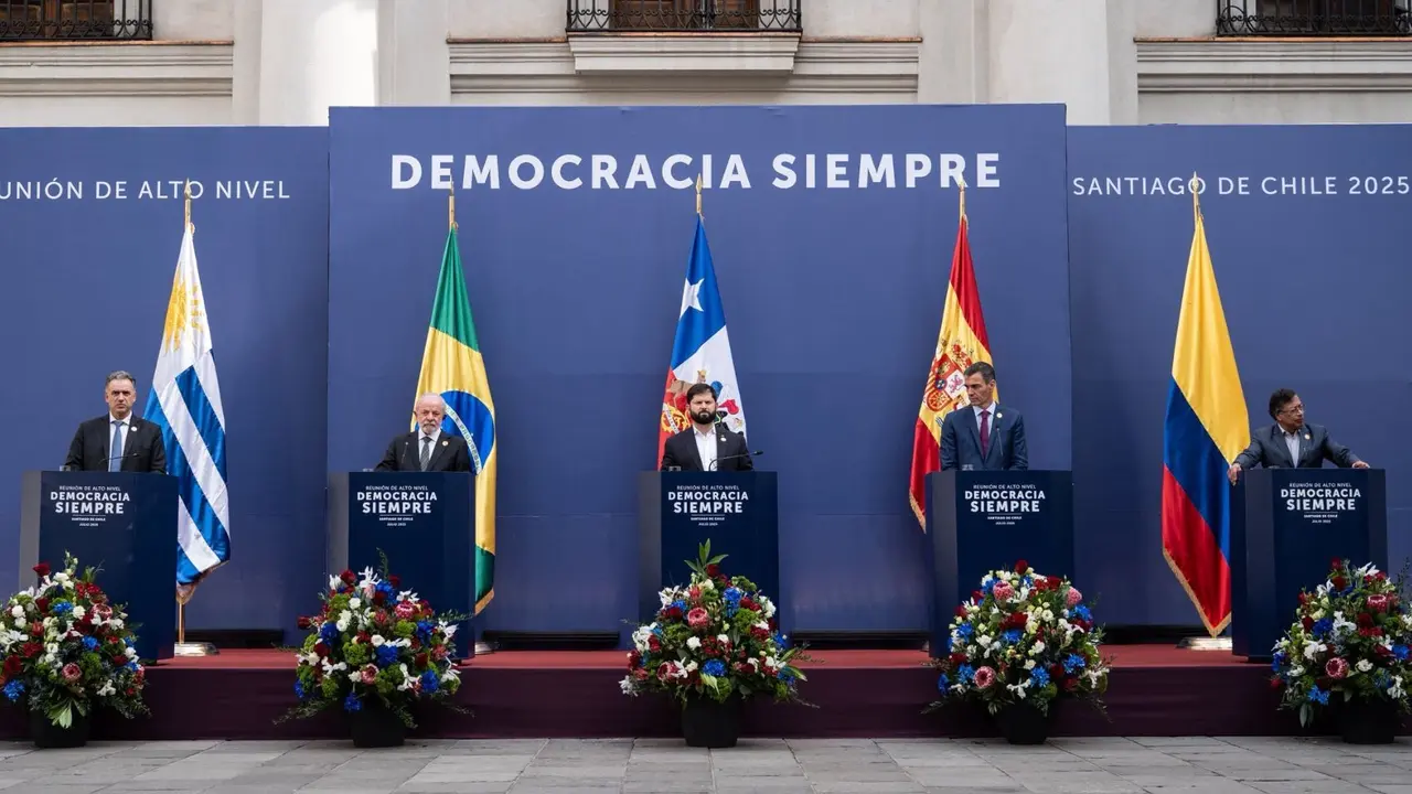 Yamand&uacute; Orsi, presidente de Uruguay; Lu&iacute;s Inacio Lula da Silva, presidente de Brasil; Gabriel Boric, presidente de Chile; Pedro S&aacute;nchez, presidente del Gobierno de Espa&ntilde;a; y Gustavo Petro, presidente de Colombia. / @GabrielBoric.