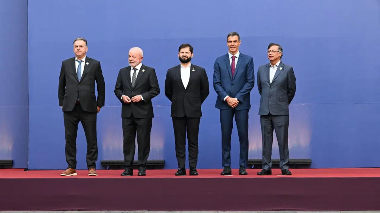 Yamand&uacute; Orsi (Uruguay), Luiz In&aacute;cio Lula da Silva (Brasil), Gabriel Boric (Chile), Pedro S&aacute;nchez (Espa&ntilde;a) y Gustavo Petro (Colombia). / La Moncloa.