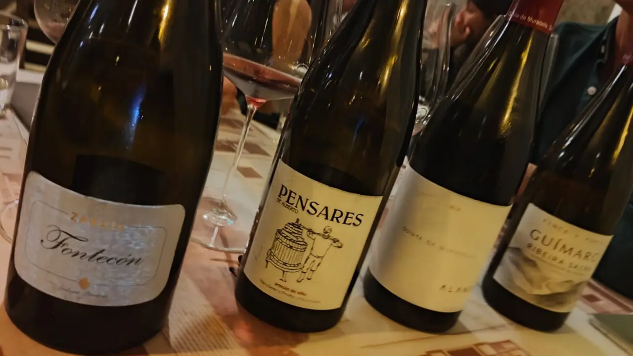 4 vinos gallegos en A Curva. / M.M.