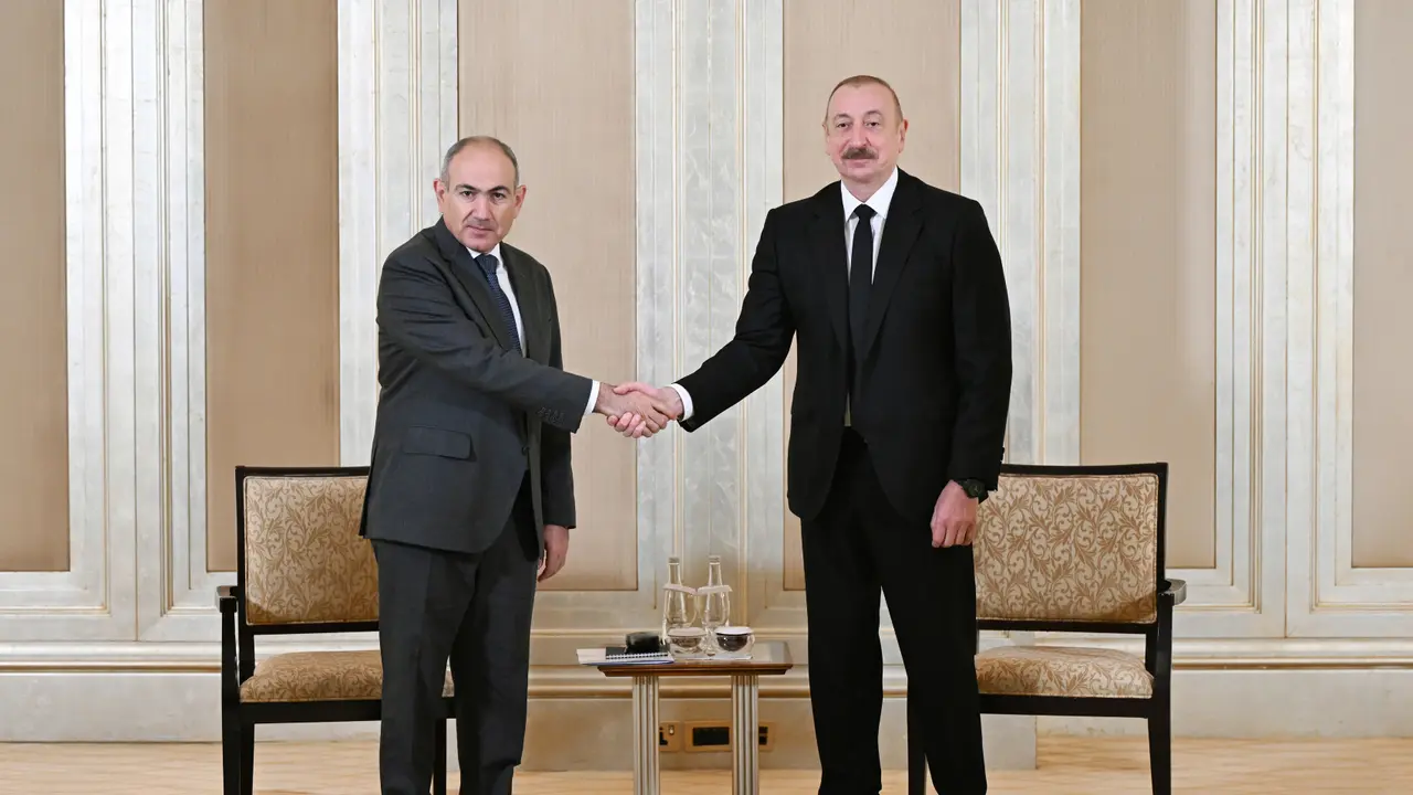 Nikol Pashinyan, primer ministro de Armenia e Ilham Aliyev, presidente de Azerbaiy&aacute;n. / @presidentaz