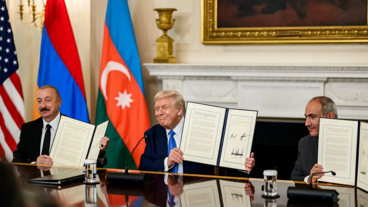 Ilham Al&iacute;yev, presidente de Azerbaiy&aacute;n; Donald Trump, presidente de EE UU y Nikol Pashinyan, primer ministro de Armenia. / Casa Blanca