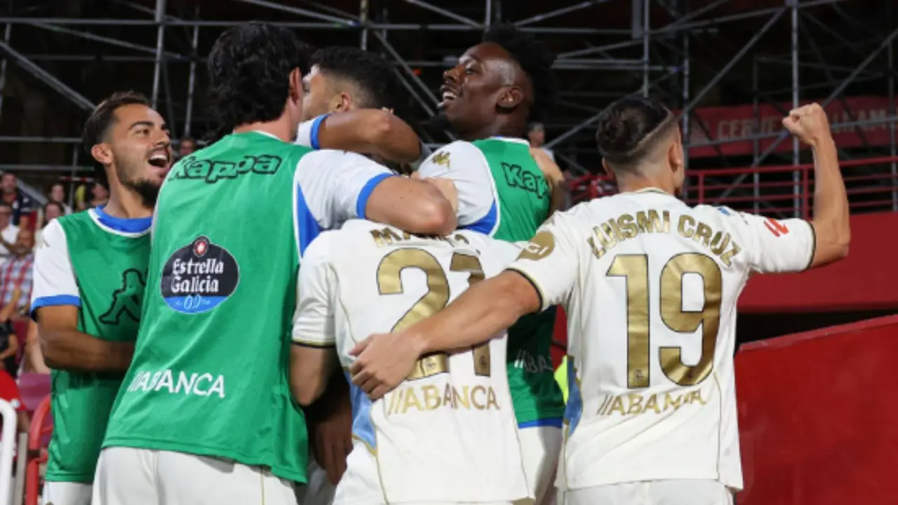 Los jugadores del Deportivo en plena celebraci&oacute;n de uno de los goles ante el Granada. /  Instagram: rcdeportivo